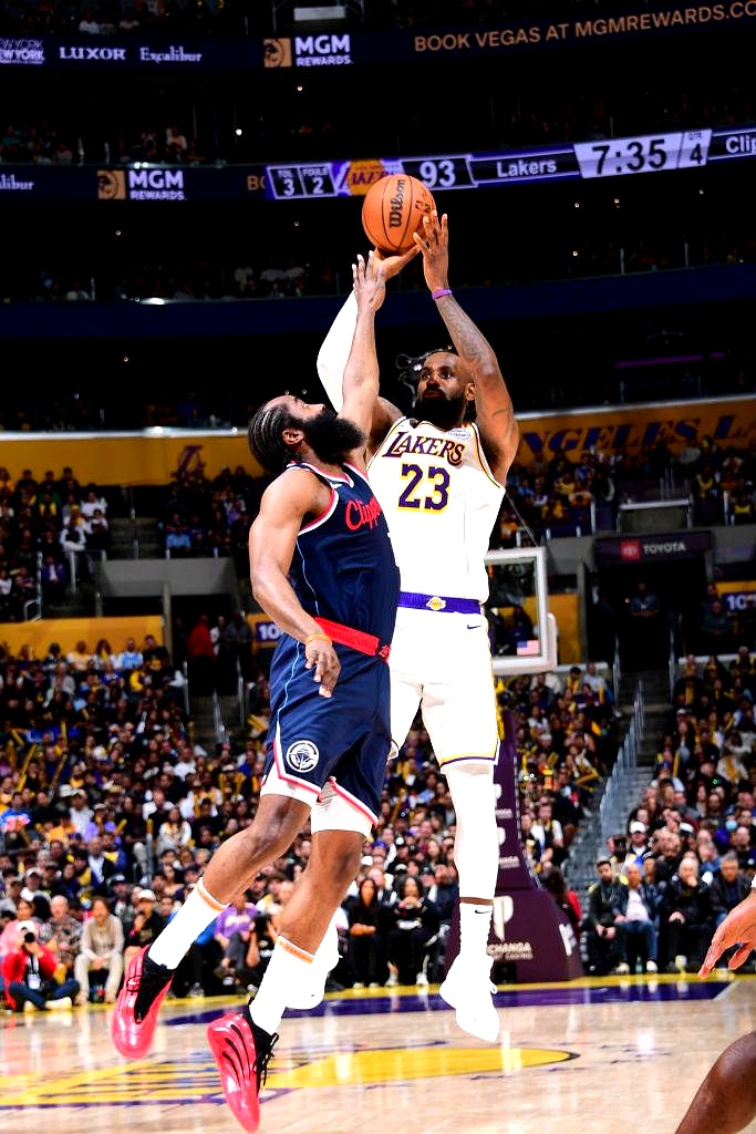 湖人队遭遇两连败，主帅施压球员