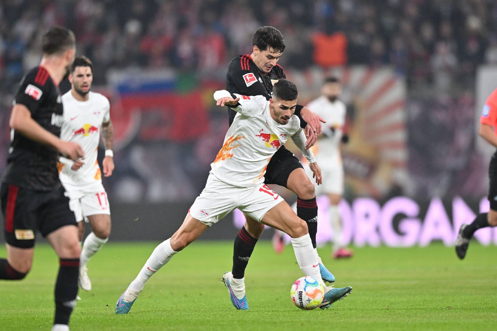 开云体育在线-包含弗赖堡主场1-1逼平了RB莱比锡，战斗不折不挠的词条