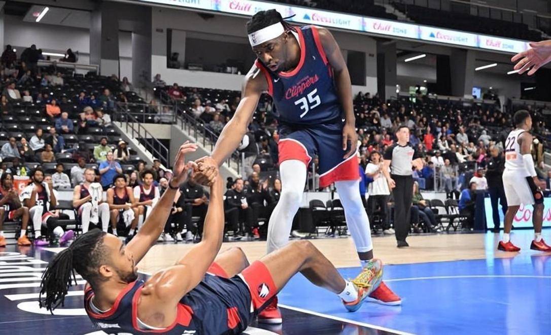 开云平台-开拓者队遭遇惨败，季后赛前景黯淡