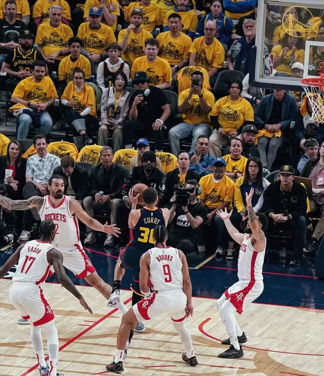 开云体育-包含勇士队后防屡被突破，难以守住领先优势的词条