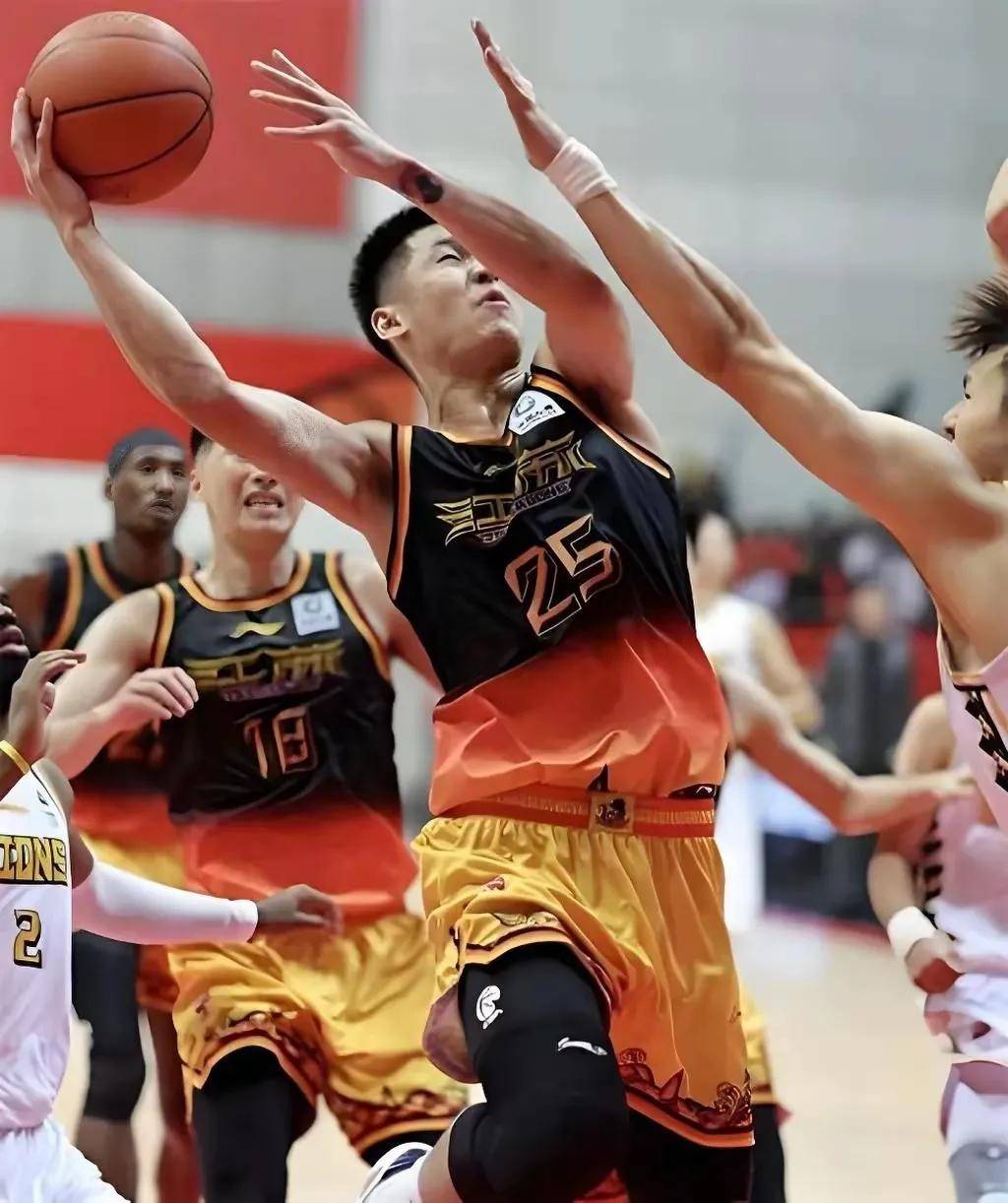 开云平台-广州队在比赛中实现逆袭，成功取得胜利