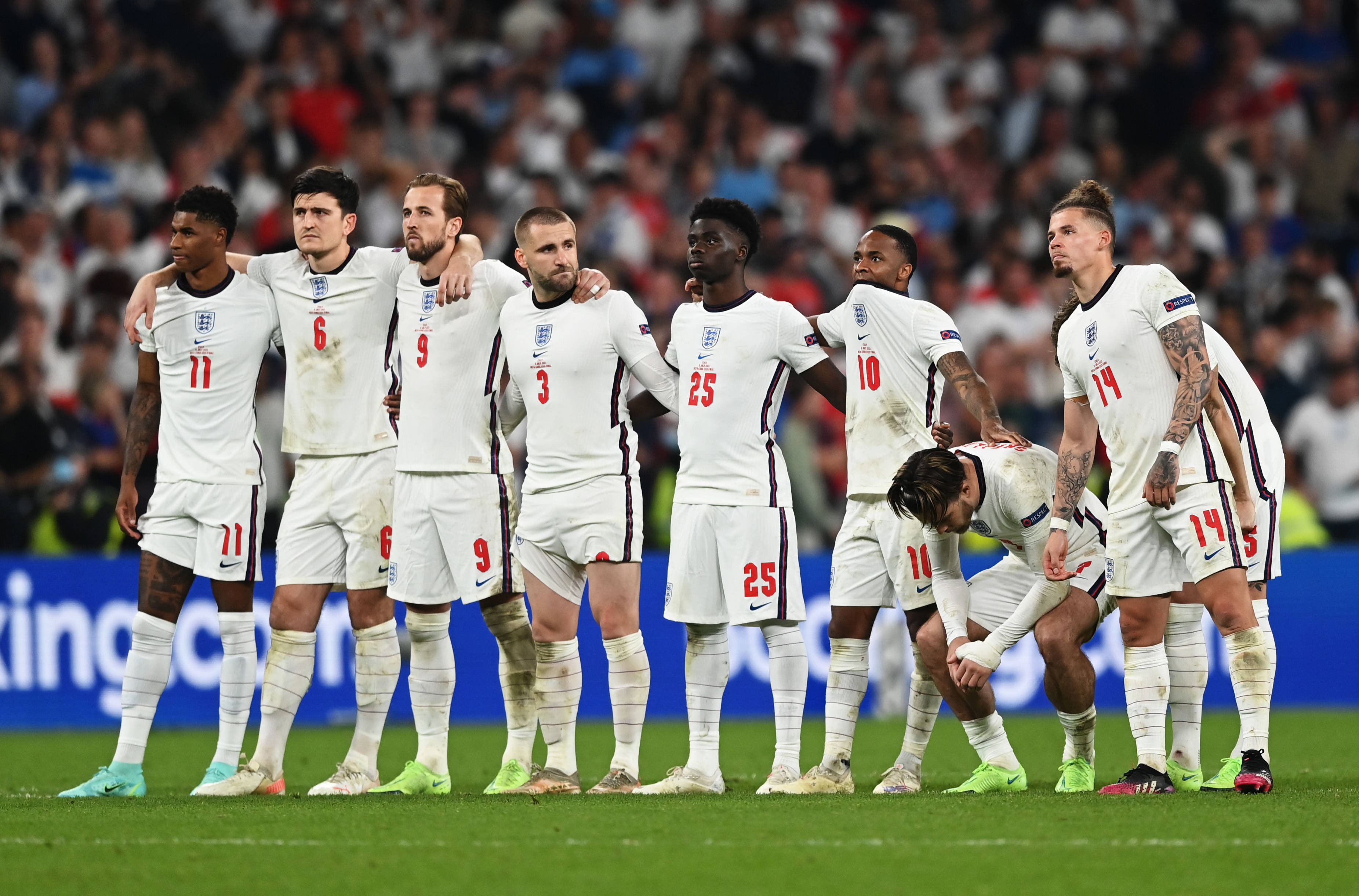 开云下载-荷兰欧洲杯表现抢眼，英格兰球队备战世界杯