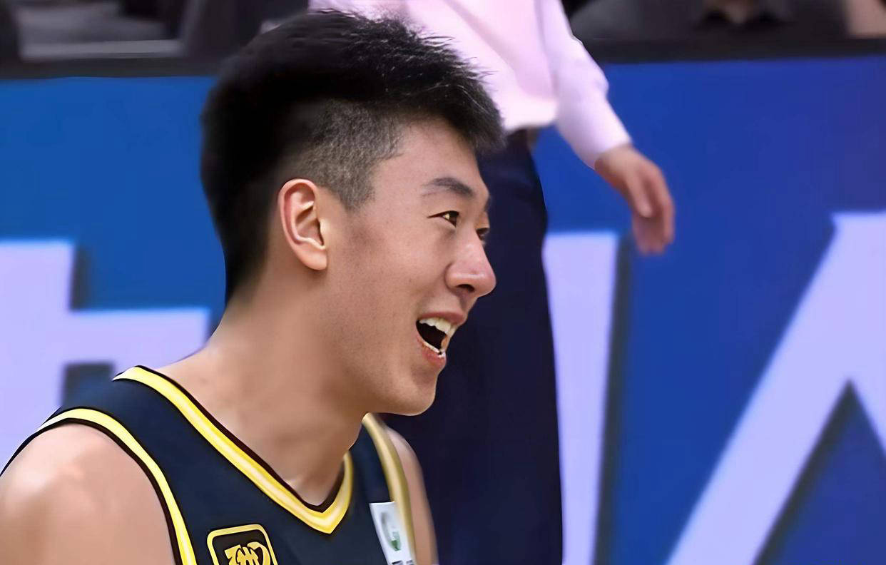 广东男篮在主场发挥出色取得胜利