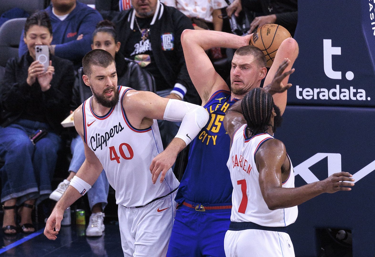 快船客场击败鹈鹕，继续排名西部前列