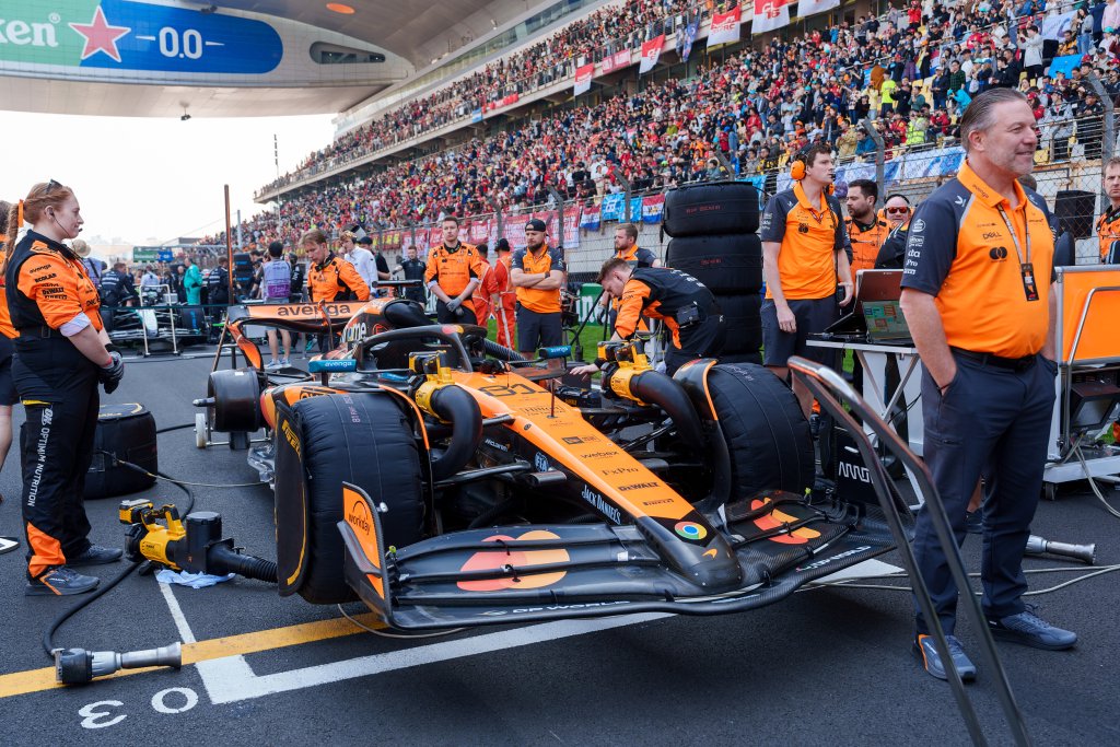 哈斯车队完胜索伯车队，诺里斯点燃赛场