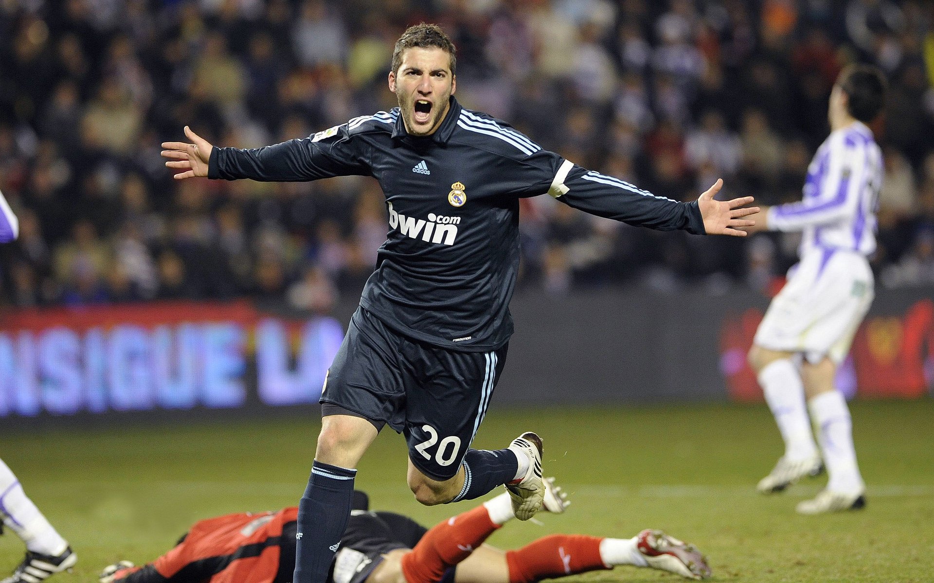 逆转之翼，惊艳之舞，当波兰铁骑与许昕的银球共写体育史诗